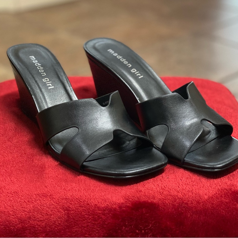 Madden Girl Wedge